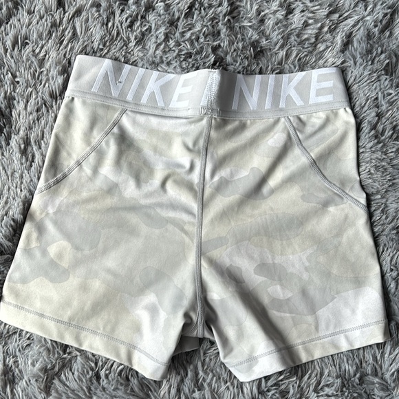 Nike Women's Pro 3” Shorts - Picture 3 of 3